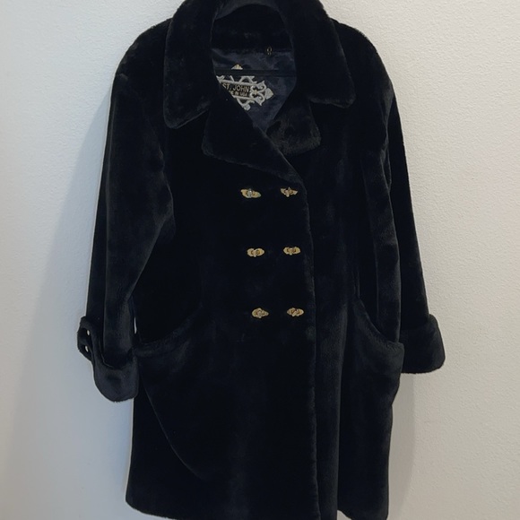 ST. John. Faux Fur coat - Picture 6 of 6